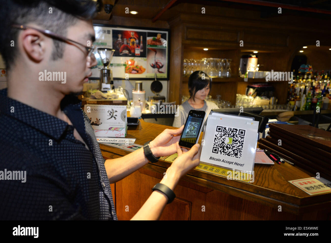 Accept bitcoin hi-res stock photography and images - Alamy