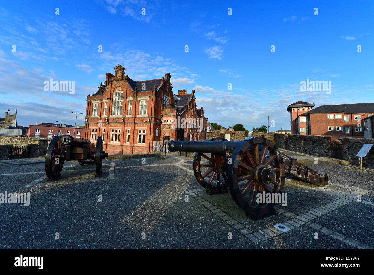 Cannons on the Walls of Derry, Londonderry with Verbal Art Centre in Background. Stock Photo