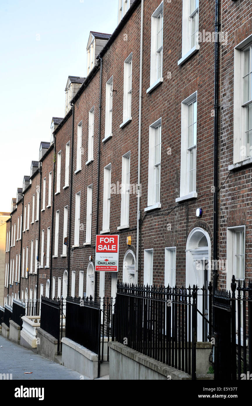style three storey houses in Clarendon Street, Derry