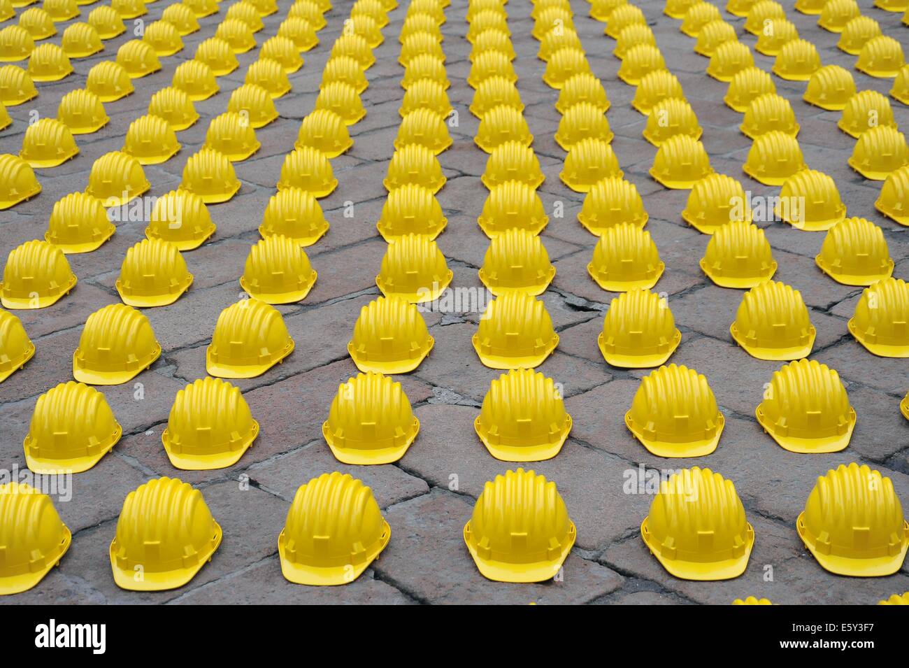 Milano, Italy, protest of construction workers against the economic crisis and unemployment in front of the old Stock Exchange Stock Photo