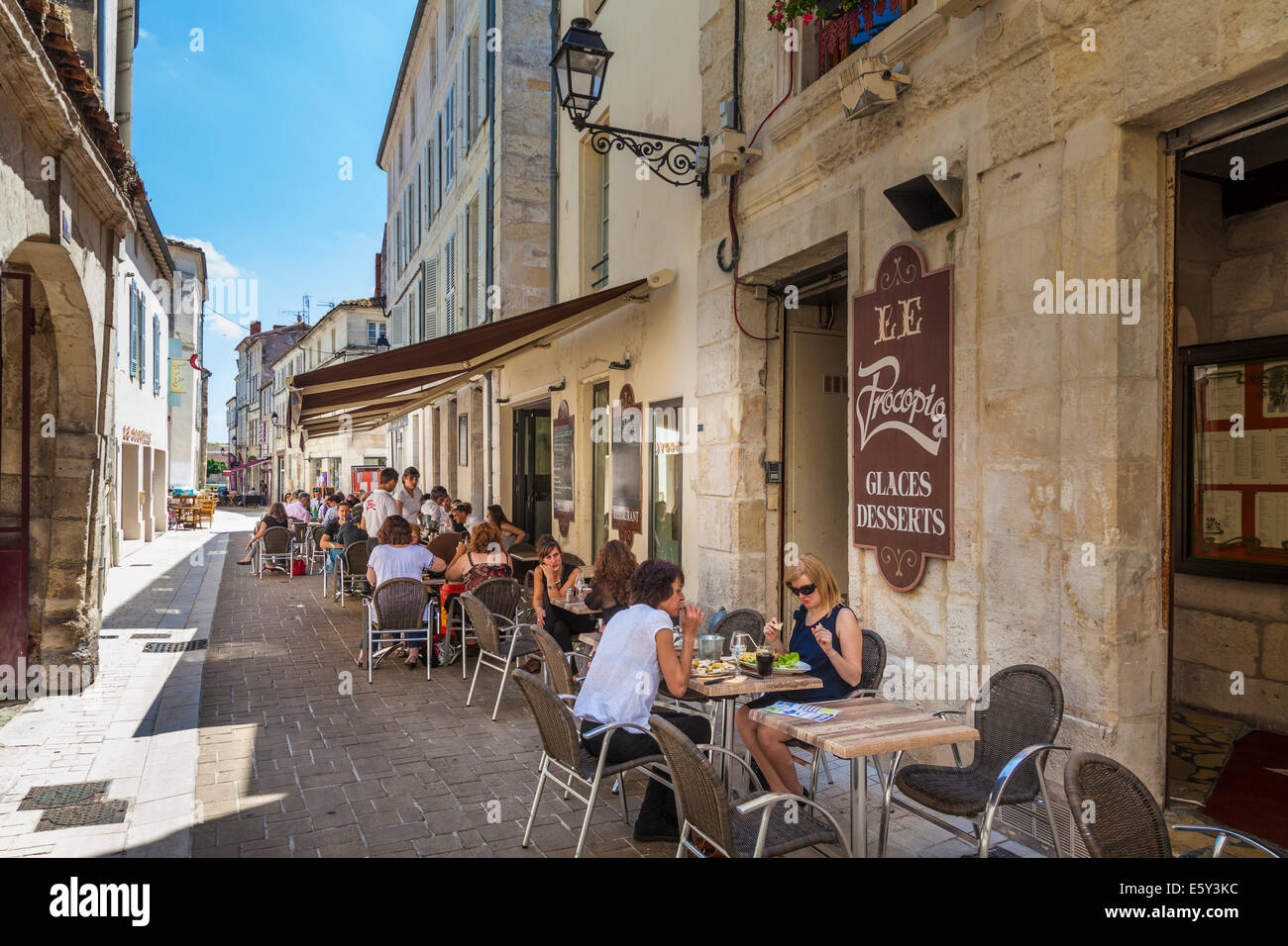 Busy street restaurant in shady narrow street serving lunch Stock Photo ...