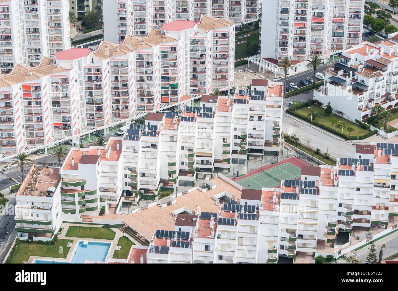 Housing blocks hi-res stock photography and images - Alamy