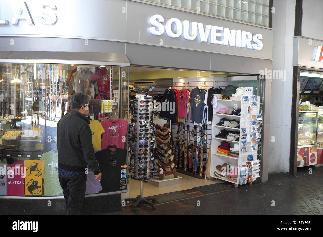 souvenir and newsagency at circular quay,sydney Stock Photo Alamy
