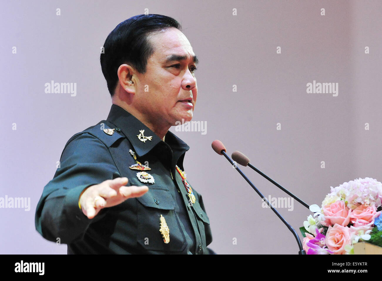 Bangkok, Thailand. 9th Aug, 2014. Thai Army Chief Gen. Prayuth Chan-ocha delivers a speech of 'Roadmap for Thailand Reform' at Army club in Bangkok, Thailand, Aug. 9, 2014. © Rachen Sageamsak/Xinhua/Alamy Live News Stock Photo