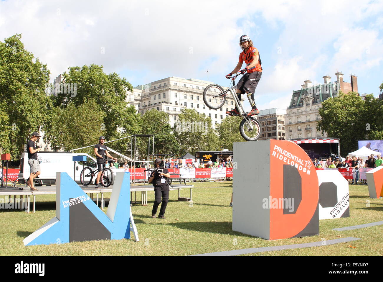 Green Park, London, UK. 9th Aug, 2014. Some of the world's best bike trial athletes are warming up in Green Park. Today they will try to break 9 Guiness World Records. Pictured: Rick Koekoek Credit:  Tove Larsen/Alamy Live News Stock Photo