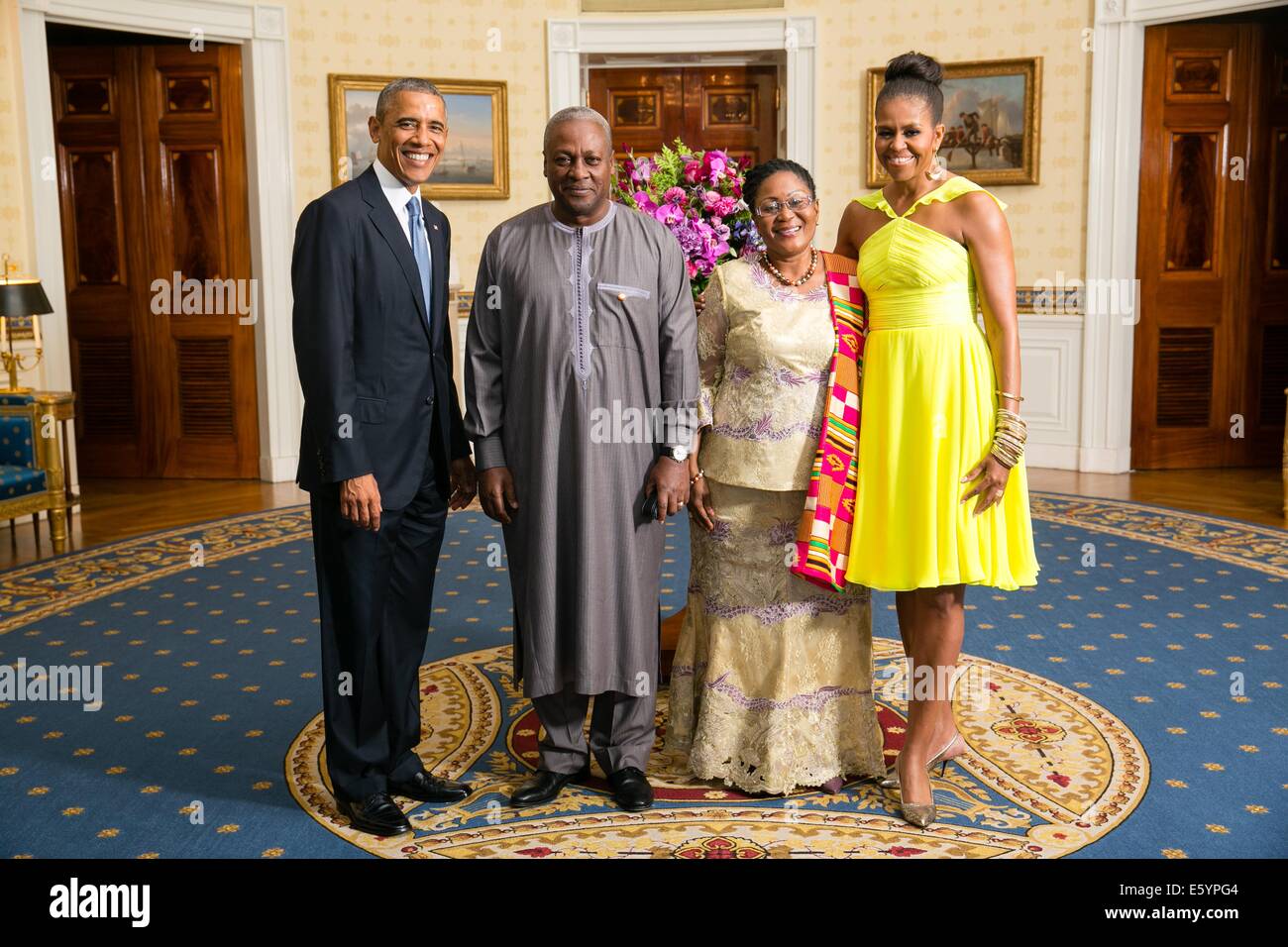 US President Barack Obama And First Lady Michelle Obama Pose With John ...