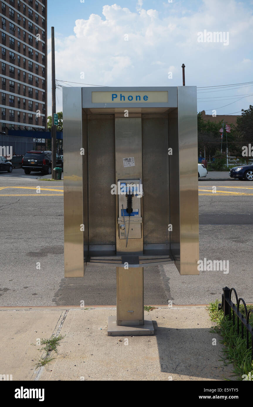 Empty new york street hi-res stock photography and images - Alamy