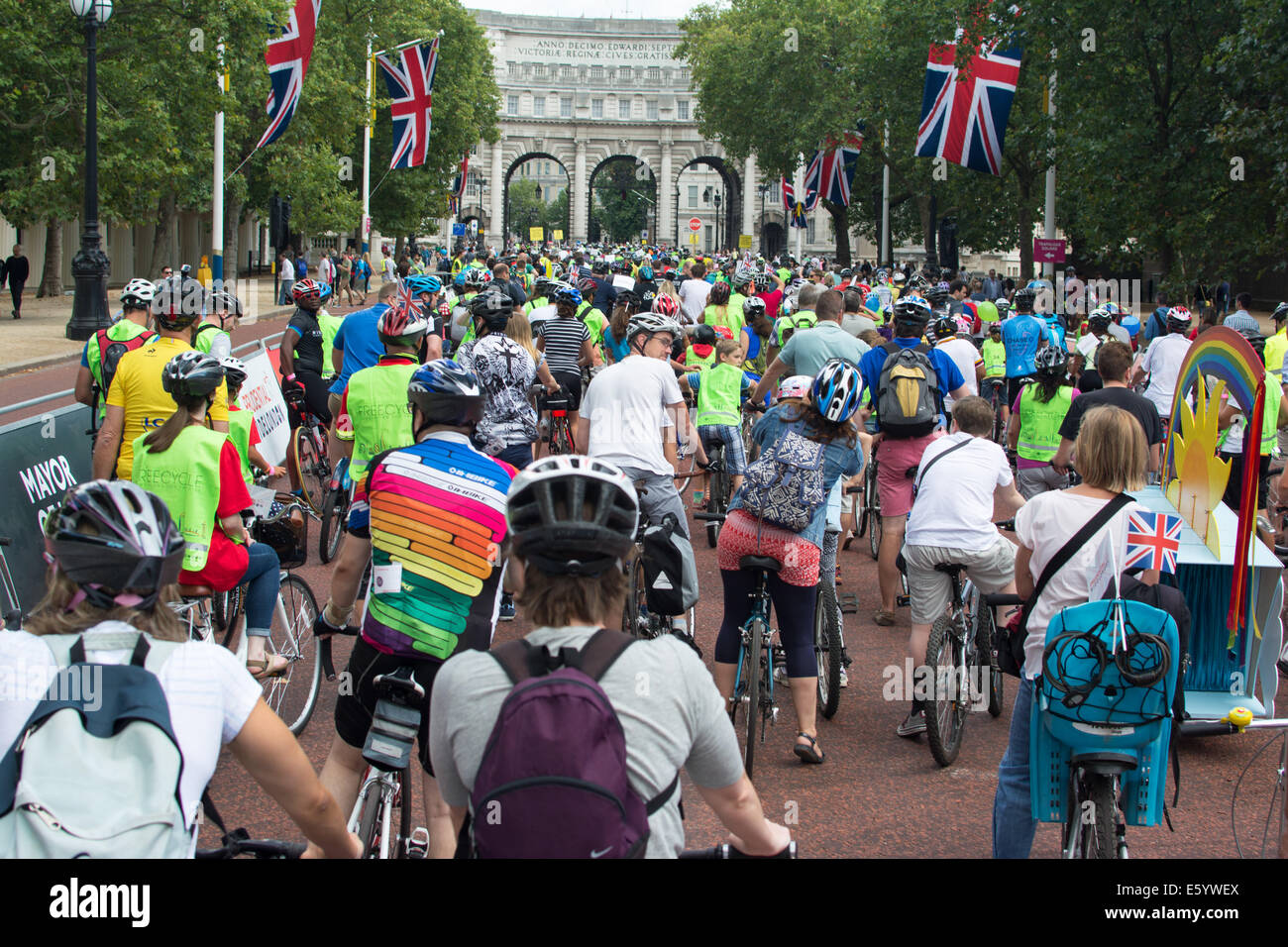 London, UK. 9th August, 2014. Cyclists participating in the Prudential Ride London event on Saturday 9th August, London, United Kingdom Credit:  doniphane dupriez/Alamy Live News Stock Photo