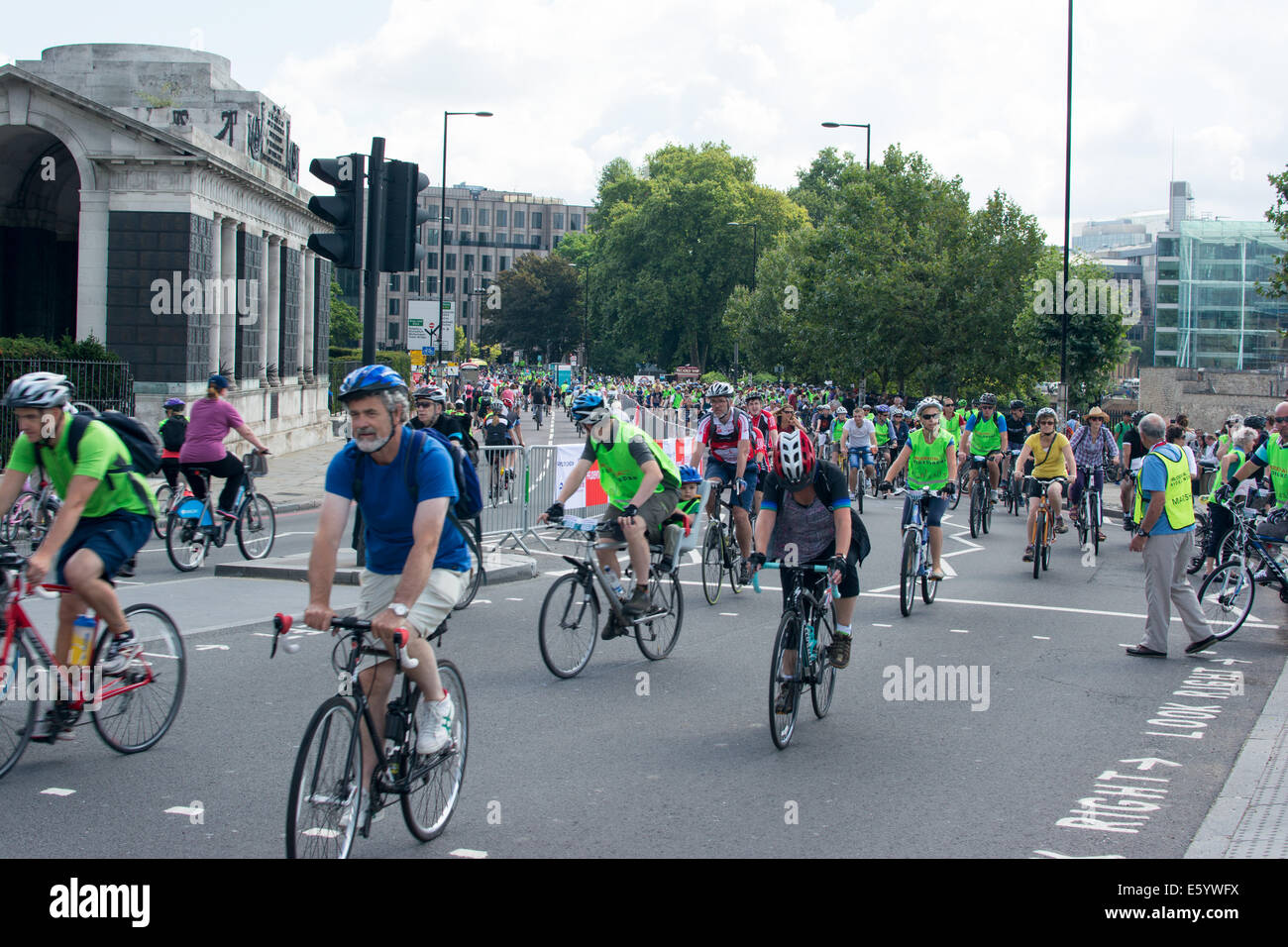 London, UK. 9th August, 2014. Cyclists participating in the Prudential Ride London event on Saturday 9th August, London, United Kingdom Credit:  doniphane dupriez/Alamy Live News Stock Photo
