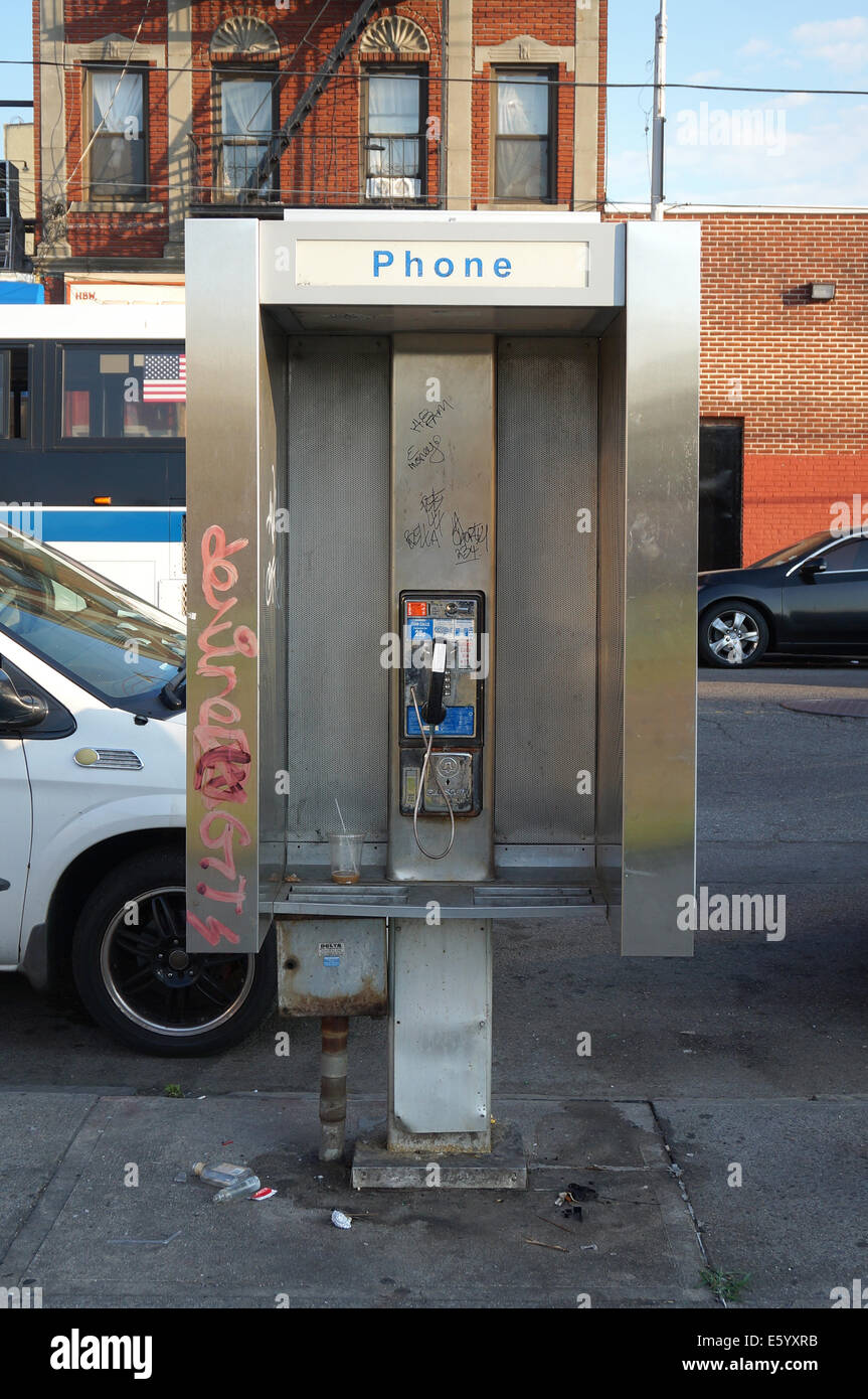 Nyc phone booth hi-res stock photography and images - Alamy