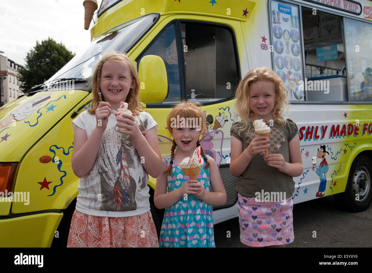 Three children cool down with ice cream in Bristo Credit: Keith Larby/Alamy Live News Stock Photo