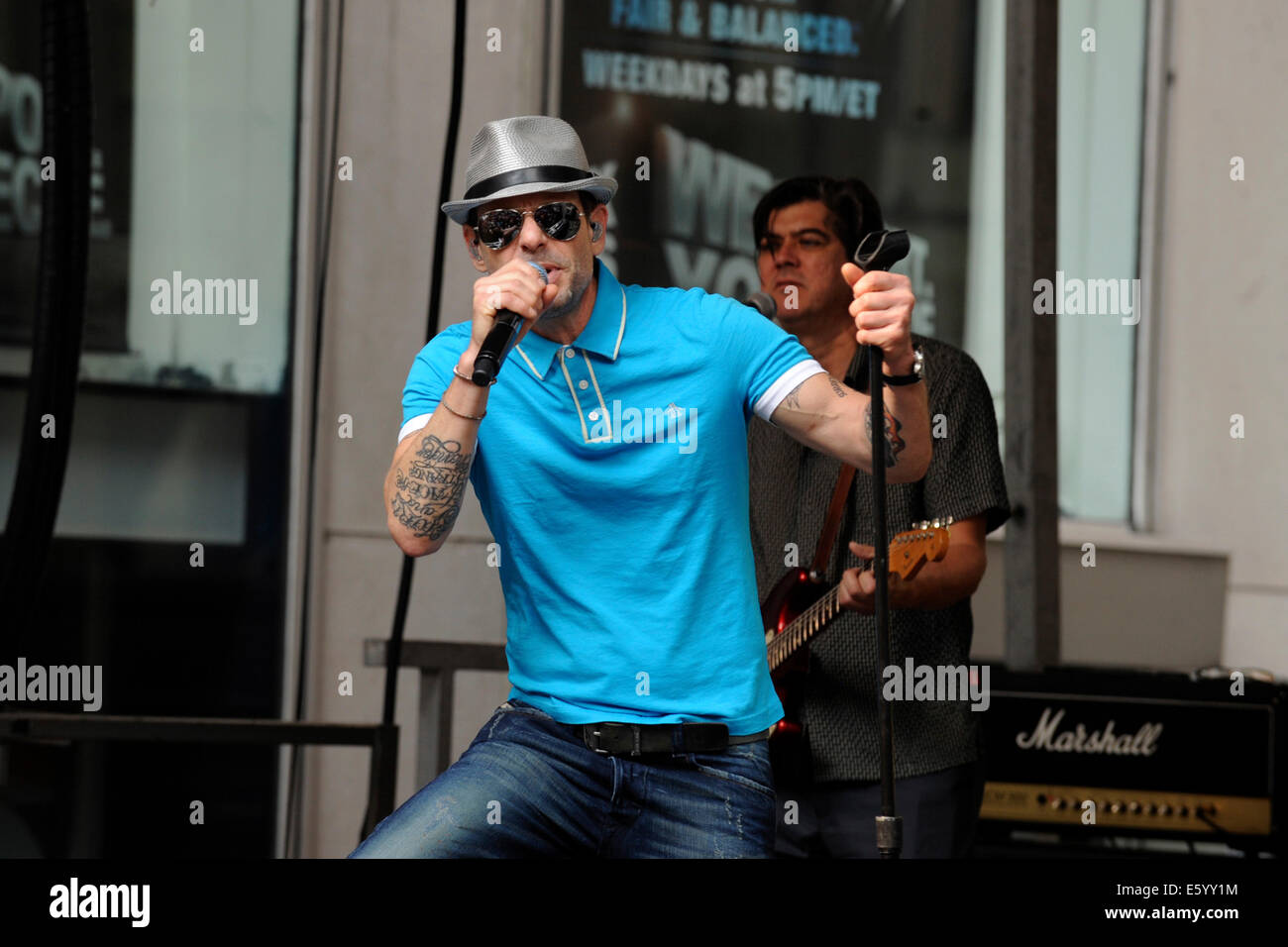 Gin Blossoms lead singer Robin Wilson and Jesse Valenzuela perform