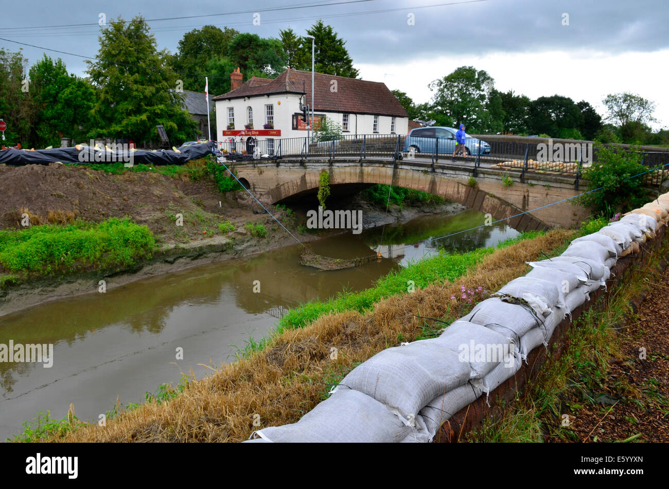 Burrowbridge, Somerset, UK. 9th August, 2014. UK weather:  An Emergency call out for local helpers to make more sandbags to be put in place around the bridge and along the Main Road opposite due to very bad weather forecast moving in. Credit:  Robert Timoney/Alamy Live News Stock Photo