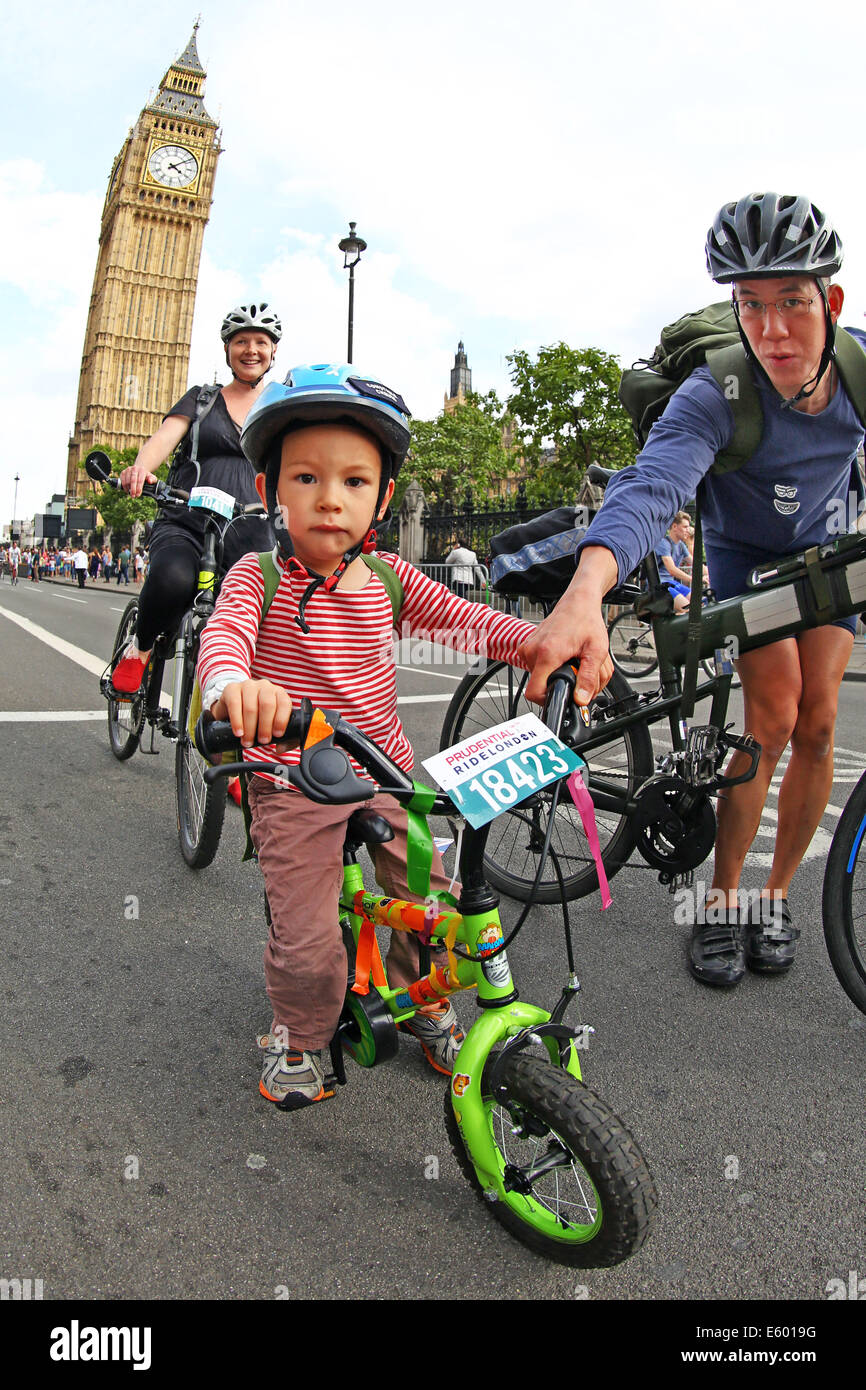 London, UK. 9th August 2014. Some of the 24,000 cyclists who took part in the Ride London 2014 cycling on bicycles through central London past Big Ben and the Houses of Parliament Credit:  Paul Brown/Alamy Live News Stock Photo