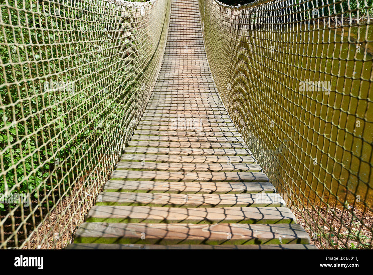 Single rope bridge hi-res stock photography and images - Alamy
