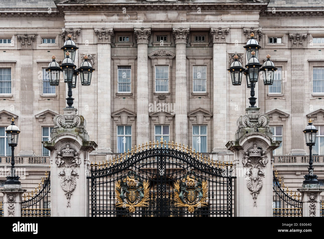 Buckingham palace gates hires stock photography and images Alamy