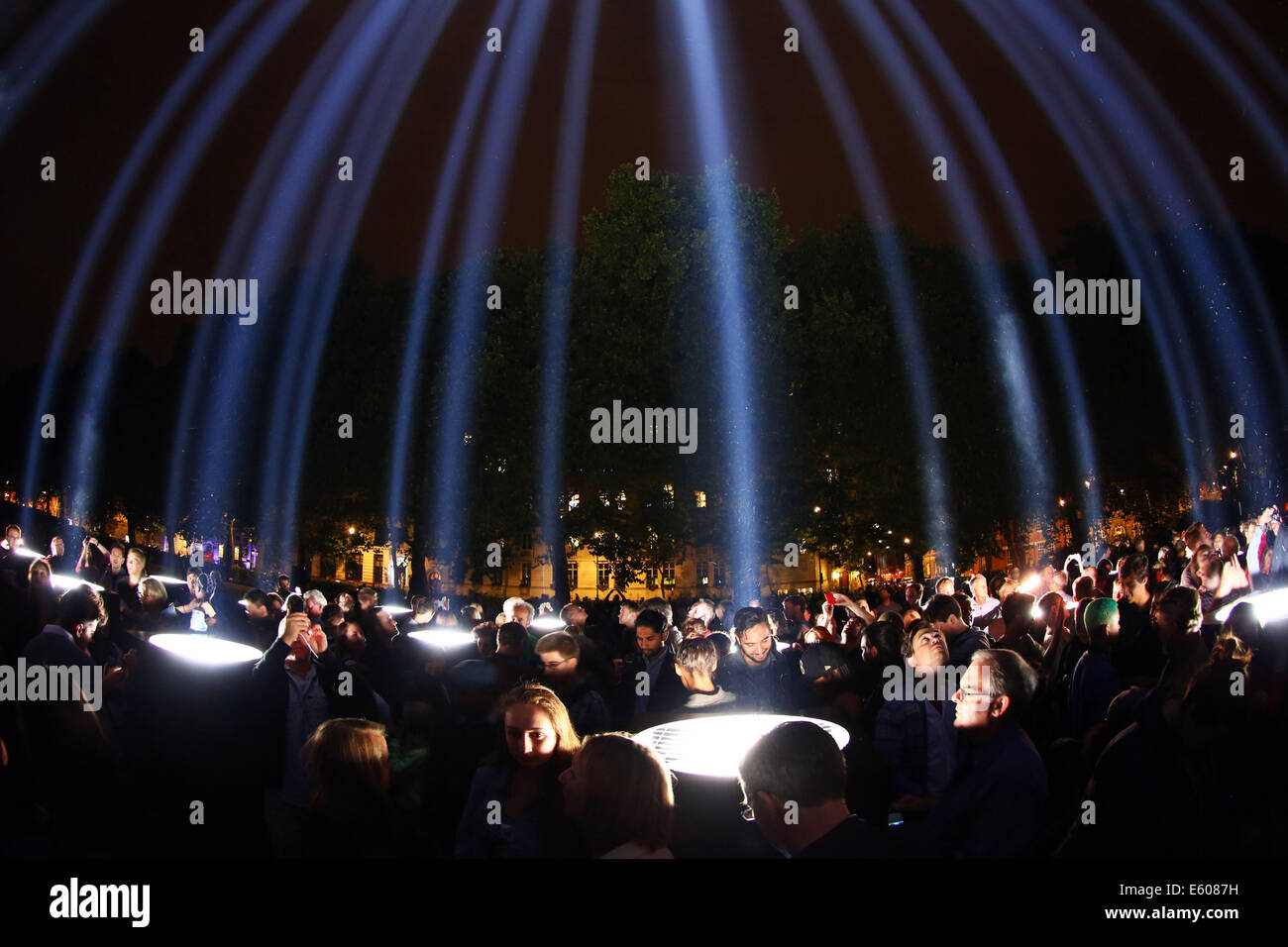 London, UK. 9th August 2014. Spectra light installation by Ryoji Ikeda marking the Centenary of the First World War as part of Lights Out in London continues to draw the crowds shortly before it ends on 11th August. Credit:  Paul Brown/Alamy Live News Stock Photo