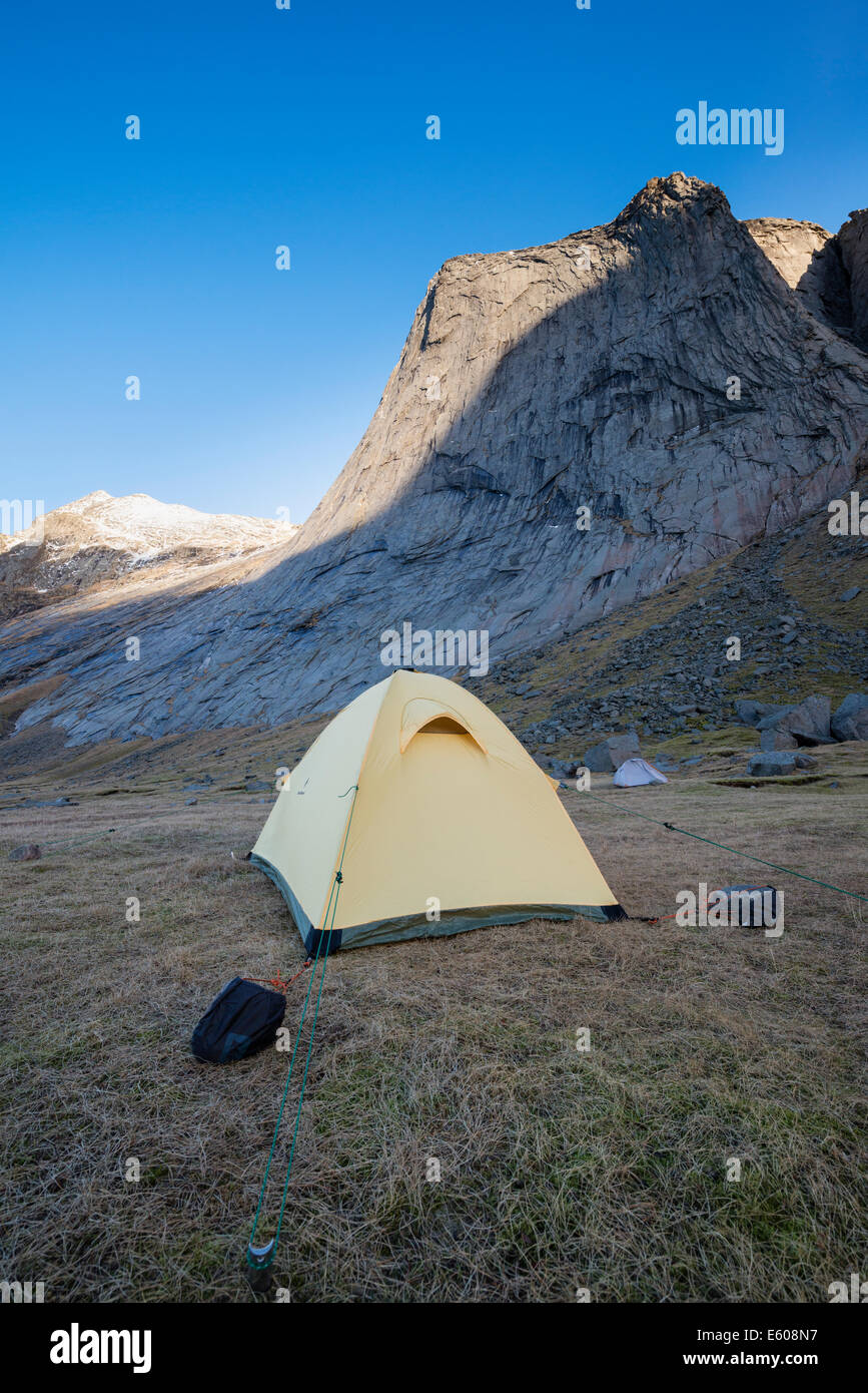 Tent pitched below Helvetestind mountain peak at Bunes beach, Moskenesøy, Lofoten Islands, Norway Stock Photo