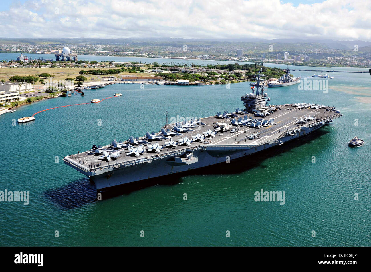 US Navy nuclear aircraft carrier USS Ronald Reagan departs Joint Base Pearl Harbor-Hickam after participating in Rim of the Pacific Exercise August 3, 2014 in Honolulu, Hawaii. Stock Photo