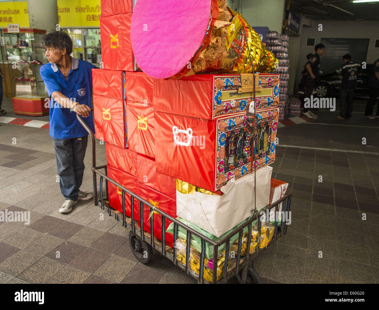 Spirits cart hires stock photography and images Alamy