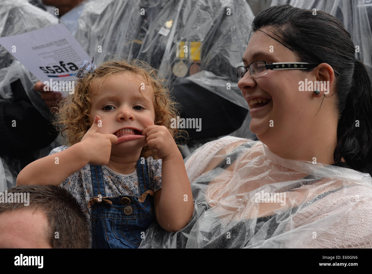 London, UK, 10th August, 2014. Kevin Ogilvia, and his wife Amie and daughter join the singing at the 'Pack Up Their Troubles' launch for WW1 Centenary in London. Credit:  See Li/Alamy Live News Stock Photo