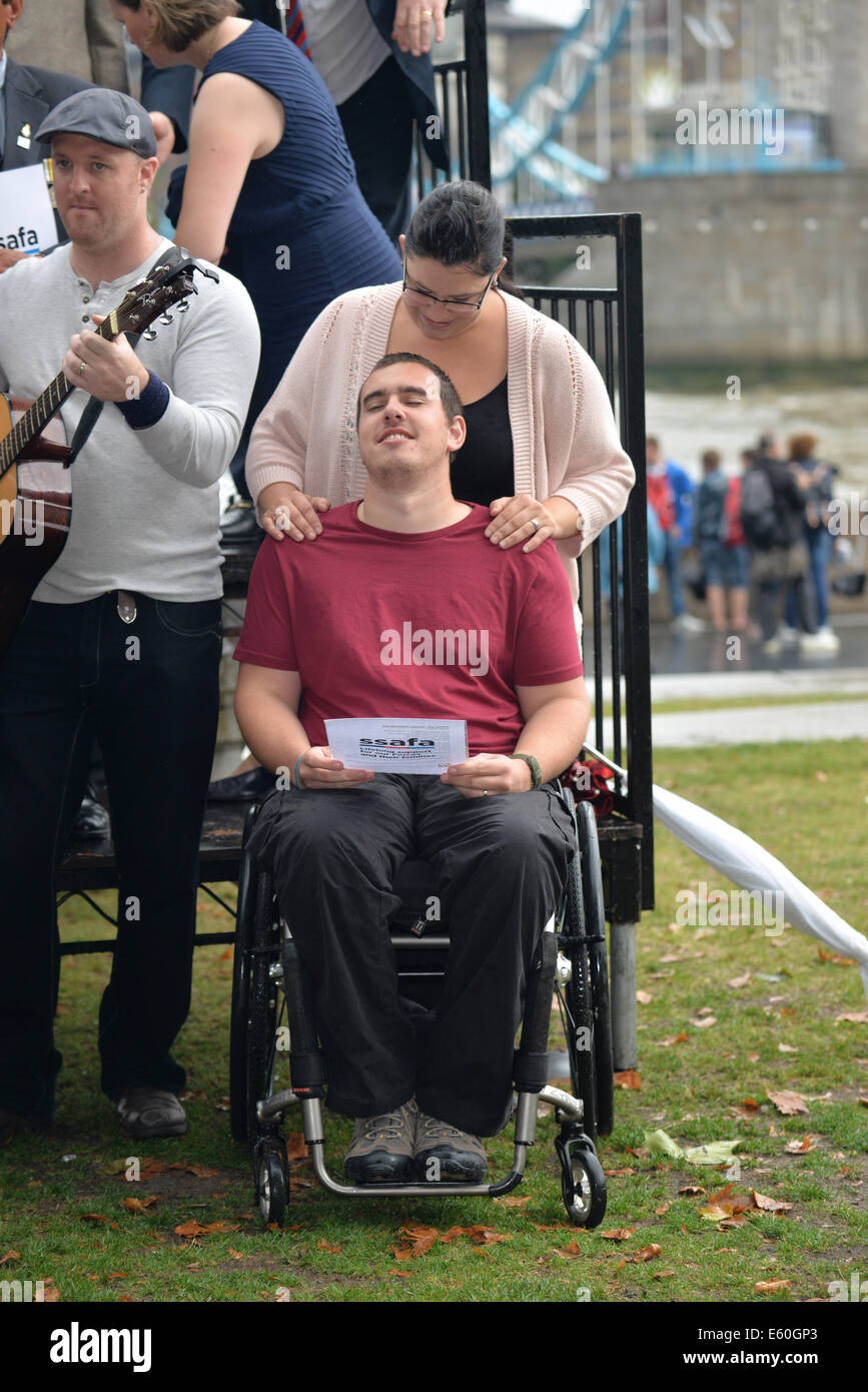 London, UK, 10th August, 2014. Kevin Ogilvia, and his wife Amie and daughter join the singing at the 'Pack Up Their Troubles' launch for WW1 Centenary in London. Credit:  See Li/Alamy Live News Stock Photo