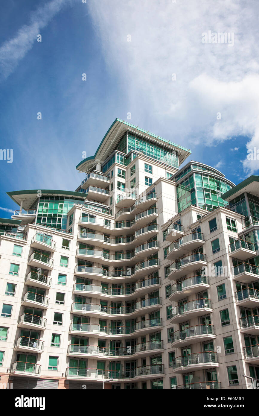 London, England St Wharf Apartments Stock Photo Alamy