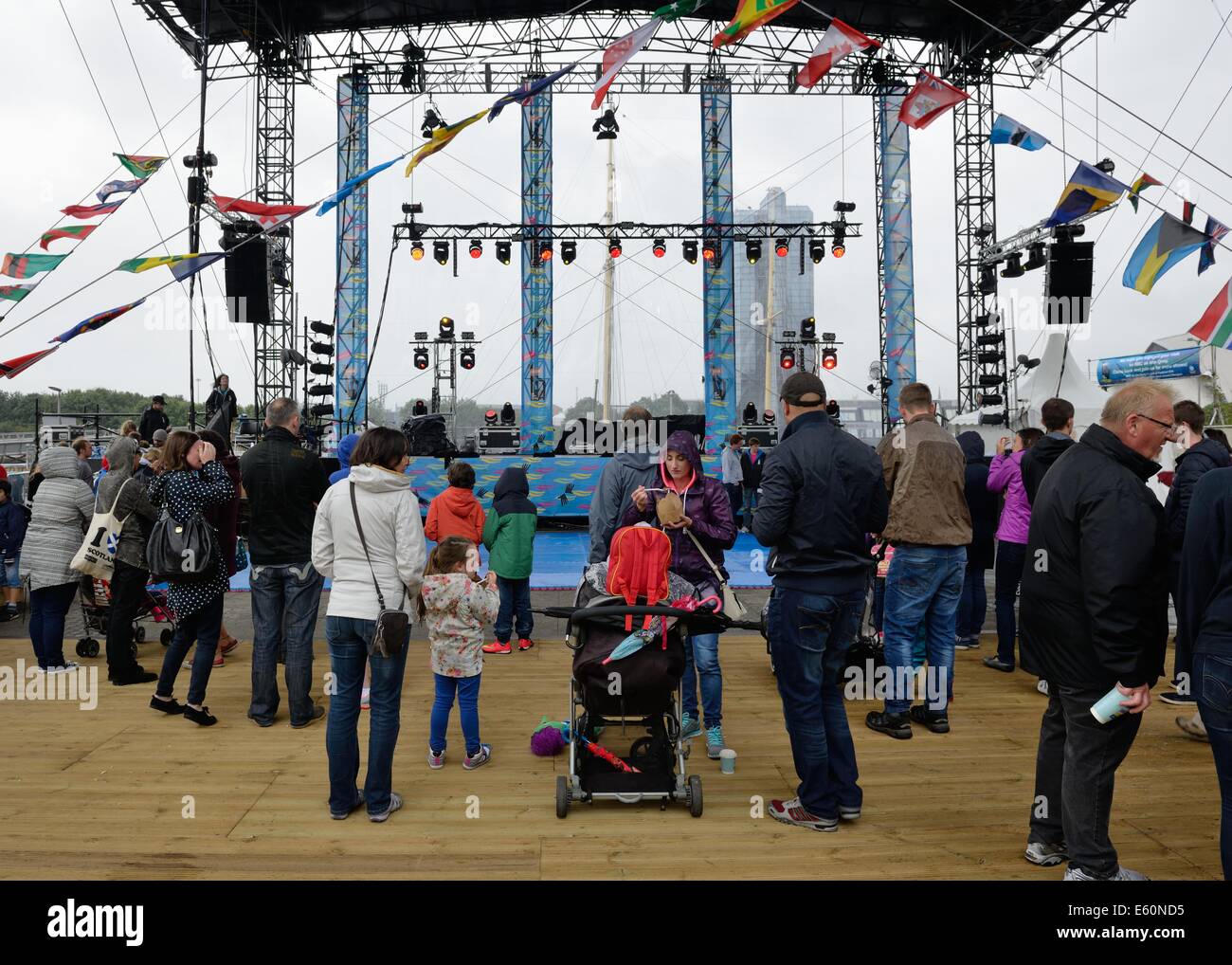 Outside broadcasting hi-res stock photography and images - Alamy
