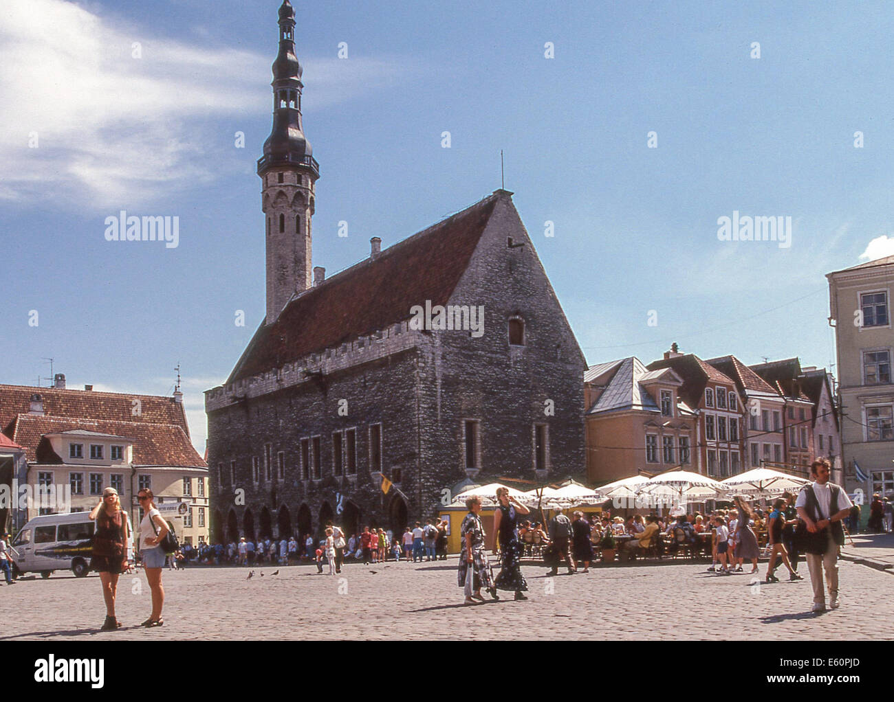 Sept. 2, 1990 - Tallinn, Estonia - Outdoor cafes occupy the Town Hall