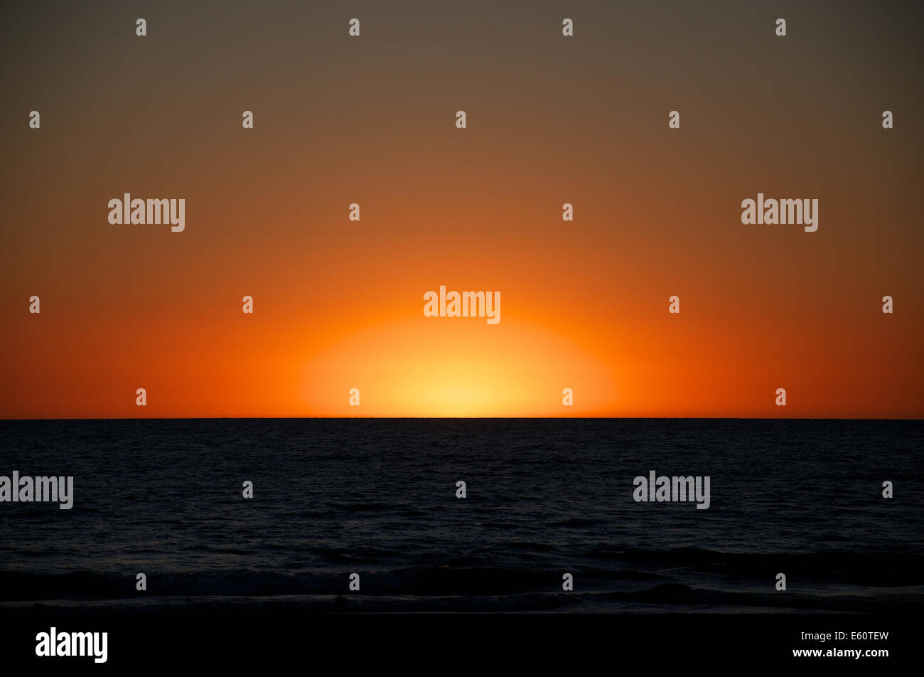 Seascape dawn sun rays hi-res stock photography and images - Alamy