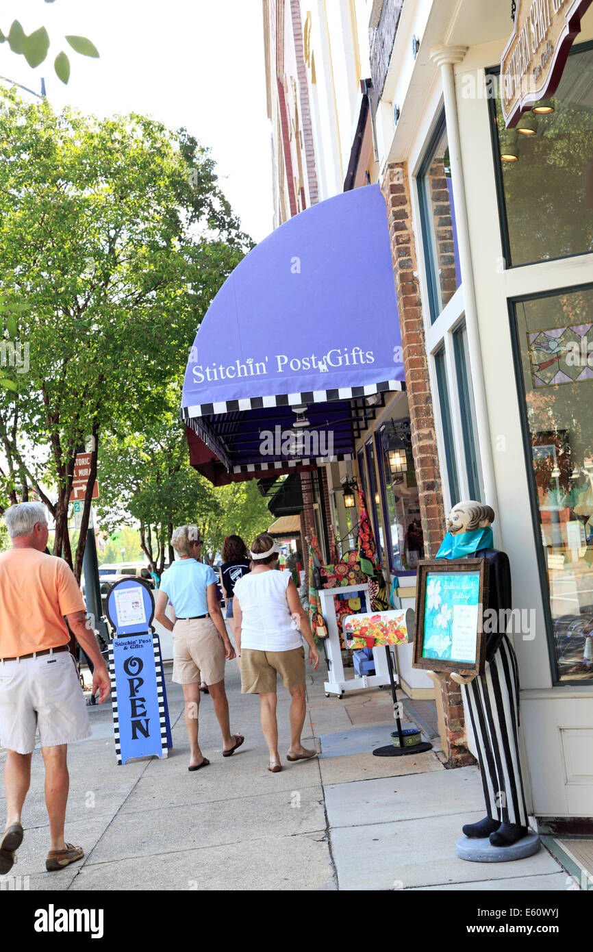 Salisbury, North Carolina. People shopping in a gift store Stock Photo