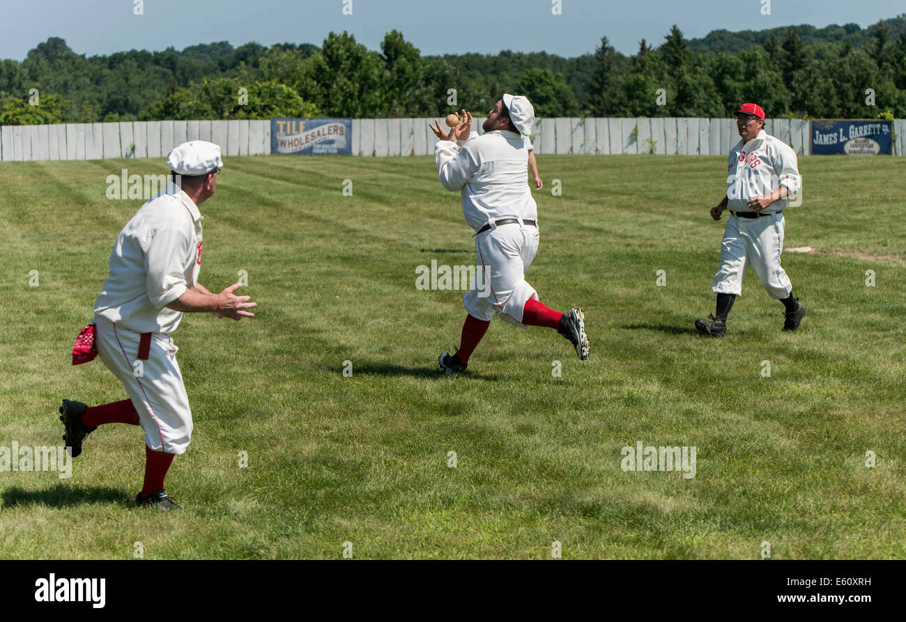 Two Hand Catching Two handed catch hi-res stock photography and images - Alamy