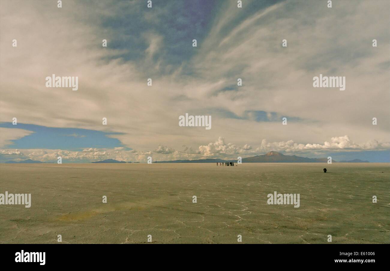 The expansive salt plains of the Salar de Uyuni, Bolivia Stock Photo
