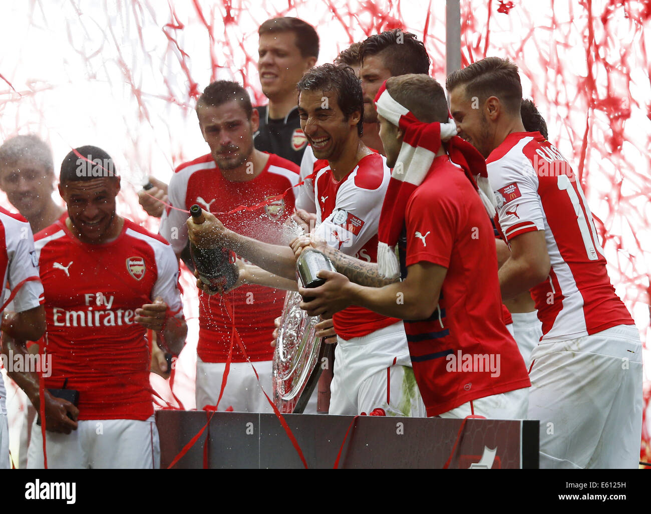 London, R) of Arsenal celebrate by spraying champagne towards teammates after the Community Shield match between Arsenal and Manchester City at Wembley Stadium in London. 10th Aug, 2014. Mathieu Flamini(C) and Jack Wilshere(2nd, R) of Arsenal celebrate by spraying champagne towards teammates after the Community Shield match between Arsenal and Manchester City at Wembley Stadium in London, Britain on Aug. 10, 2014. Arsenal won 3-0. Credit:  Wang Lili/Xinhua/Alamy Live News Stock Photo