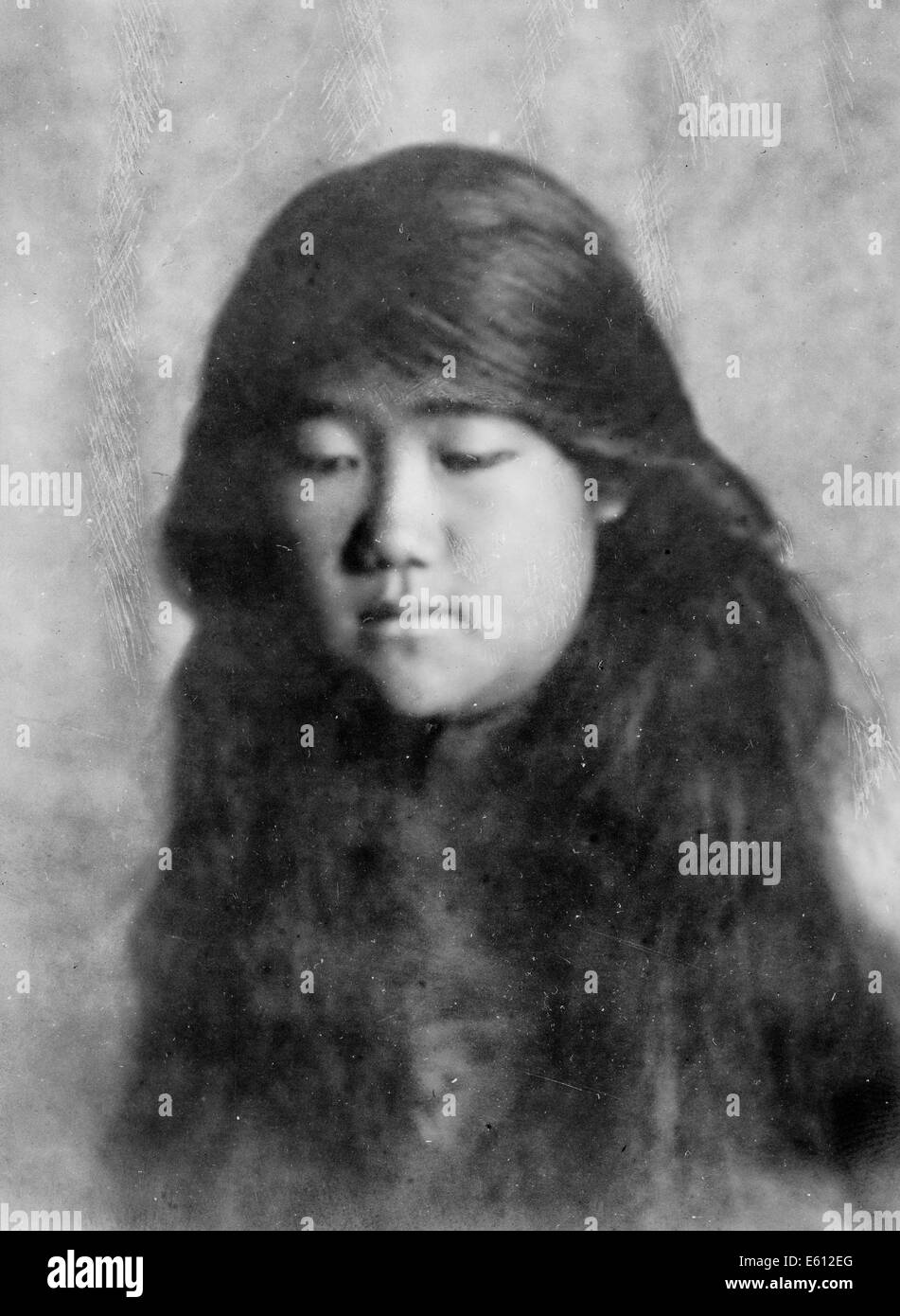 Japanese Hawaiian woman, front view, circa 1909 Stock Photo