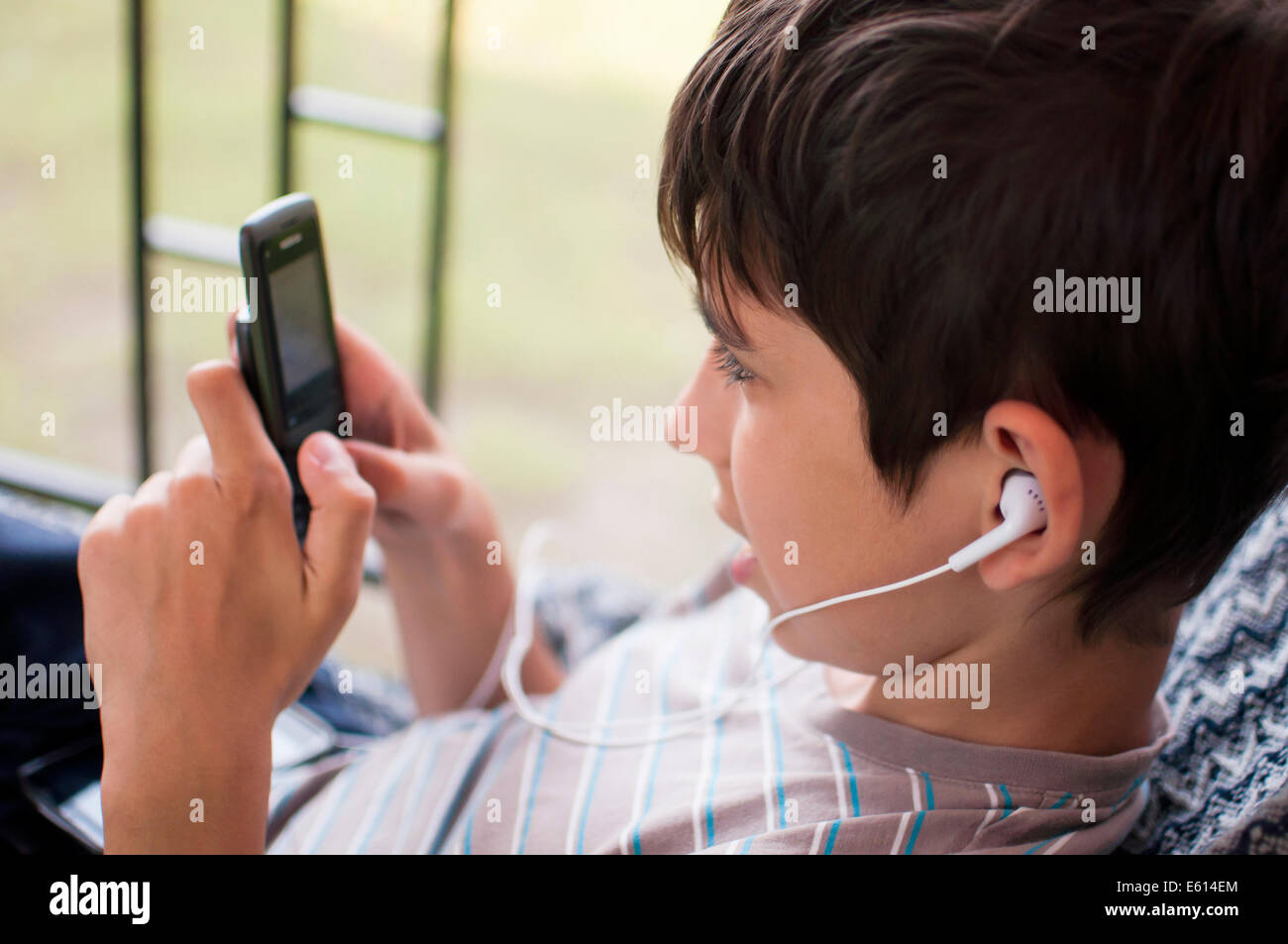 Teen and music hi-res stock photography and images - Alamy