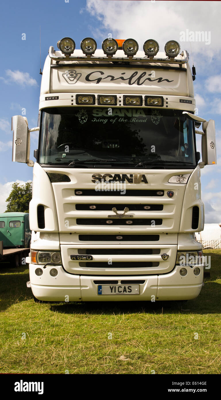 white scania articulated lorry Stock Photo