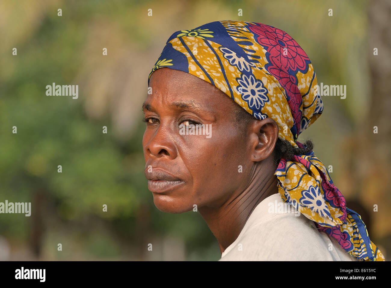 African woman wearing headscarf hi-res stock photography and images - Alamy
