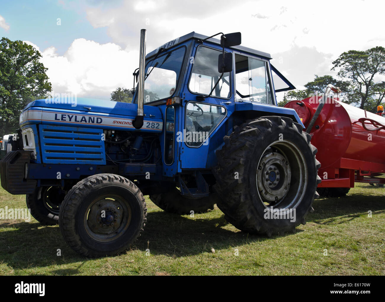 leyland synchro 282 vintage tractor and bowser Stock Photo