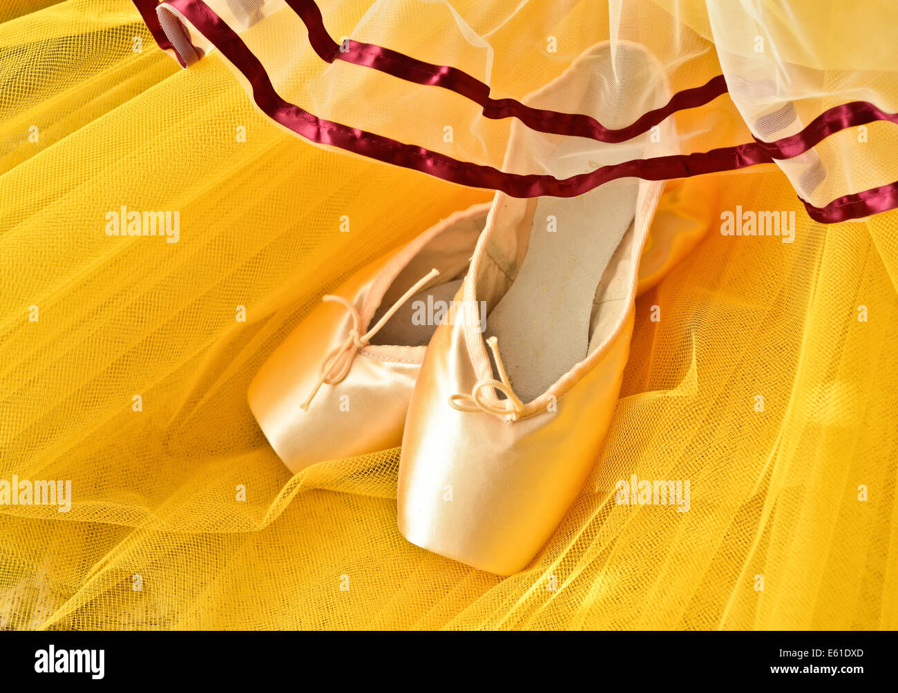 Ballet pointe slippers hires stock photography and images Alamy