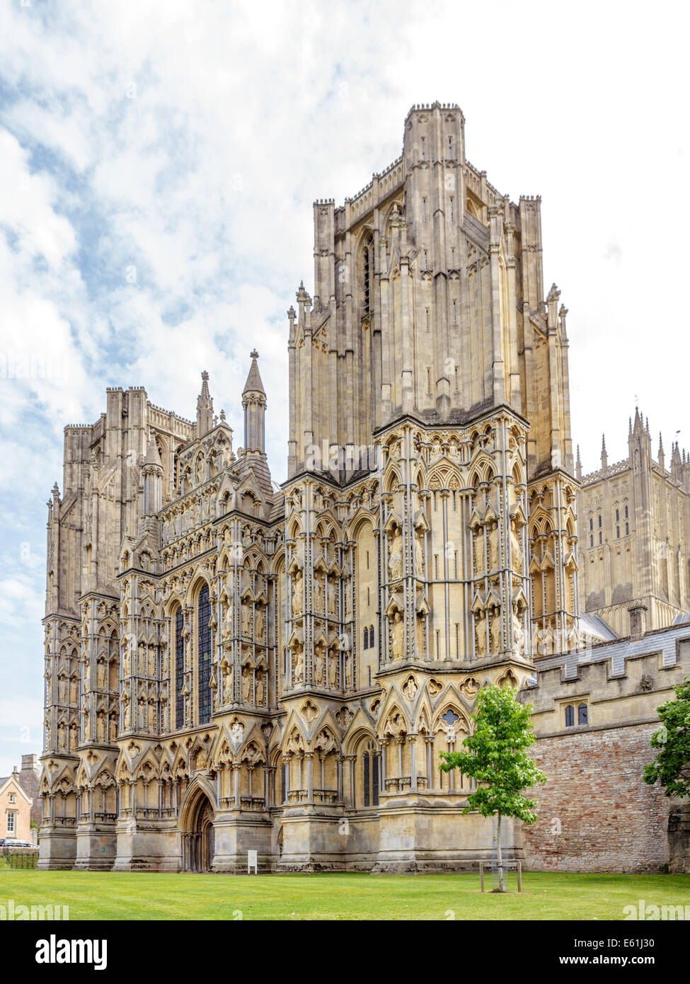 West front of wells cathedral hi-res stock photography and images - Alamy