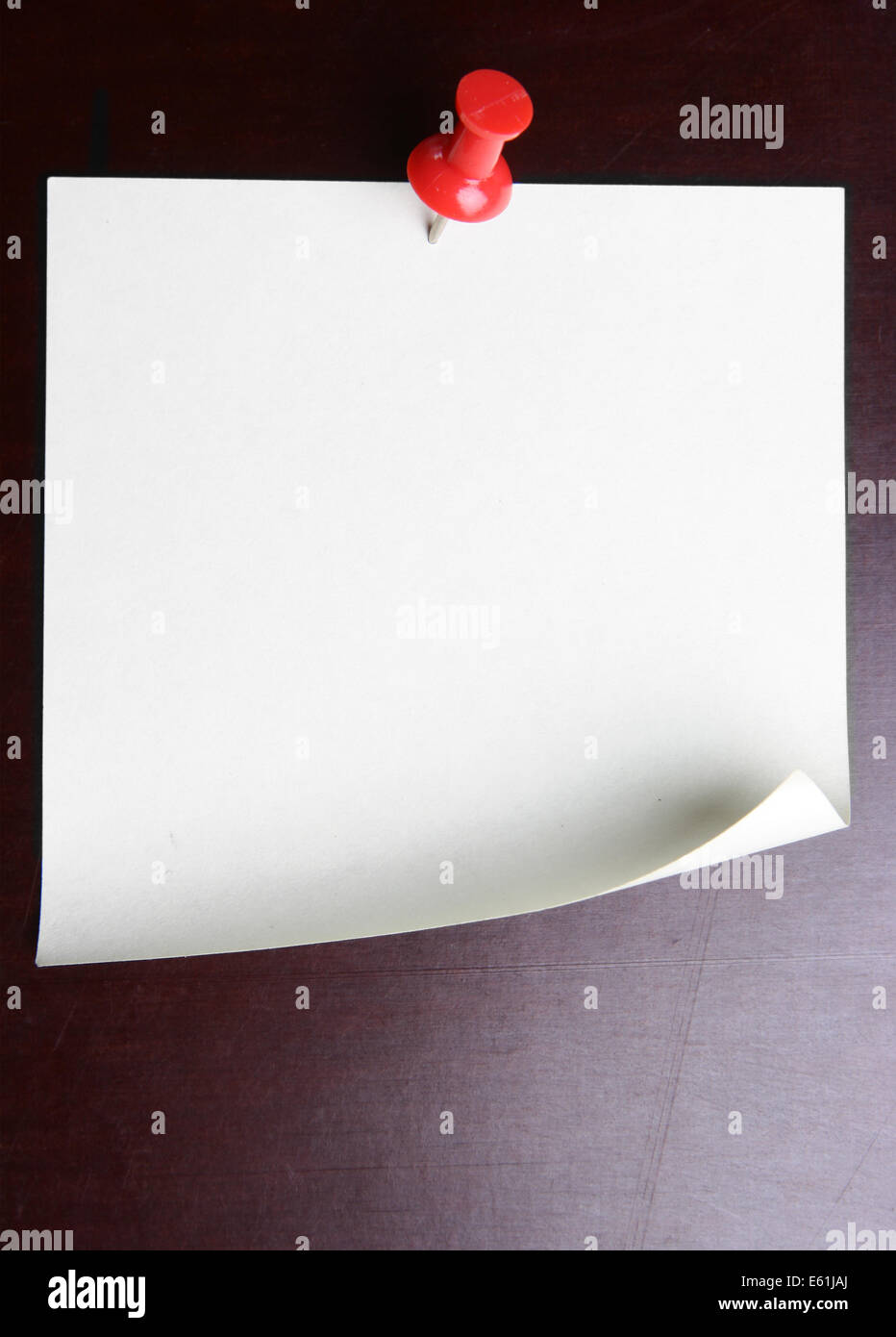 Blank paper note and pin hi-res stock photography and images - Alamy