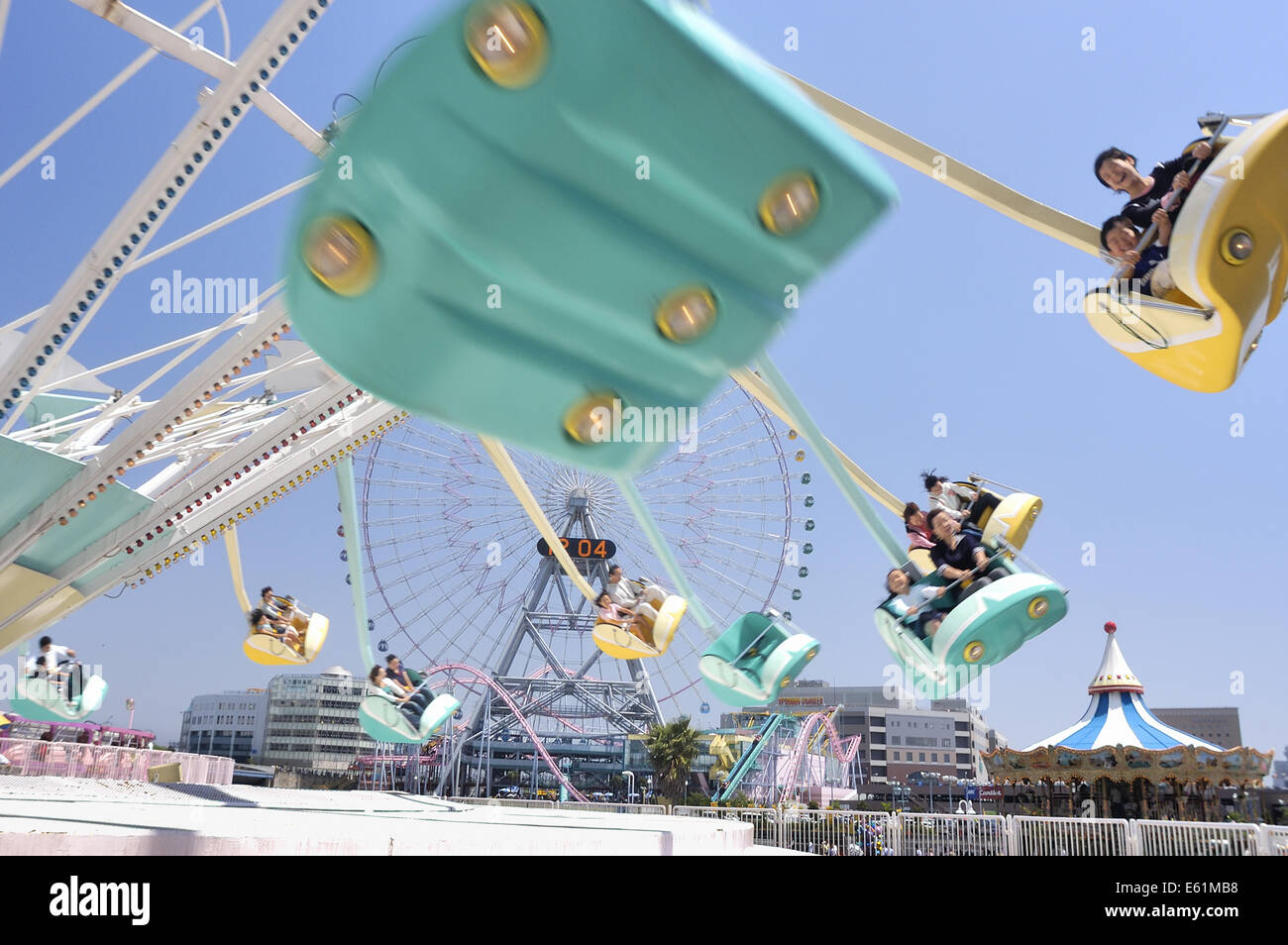 Spining Ride Japan spinning and dipping wheel, Yokohama, Japan Stock Photo - Alamy
