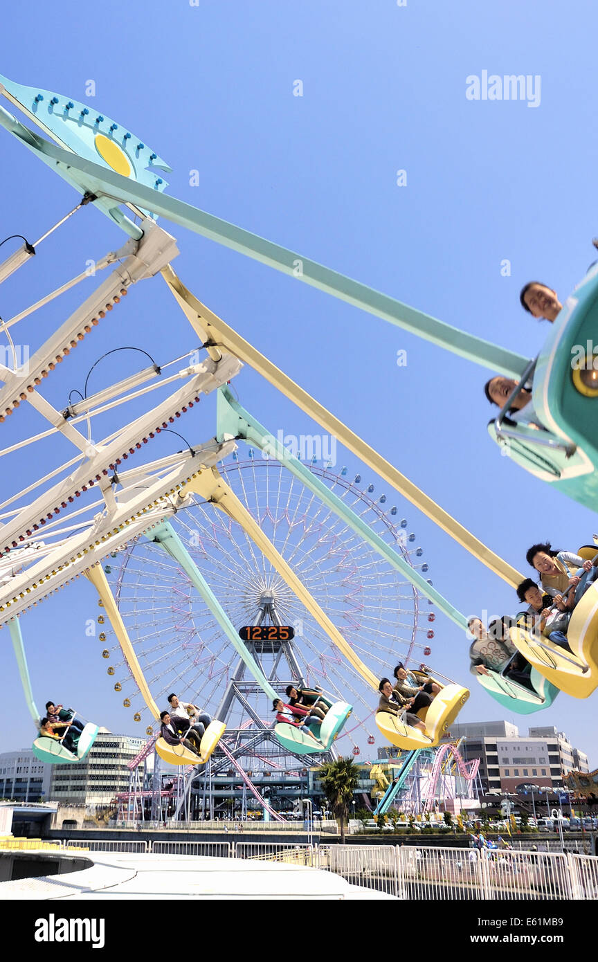 Spining Ride Japan spinning and dipping wheel, Yokohama, Japan Stock Photo - Alamy