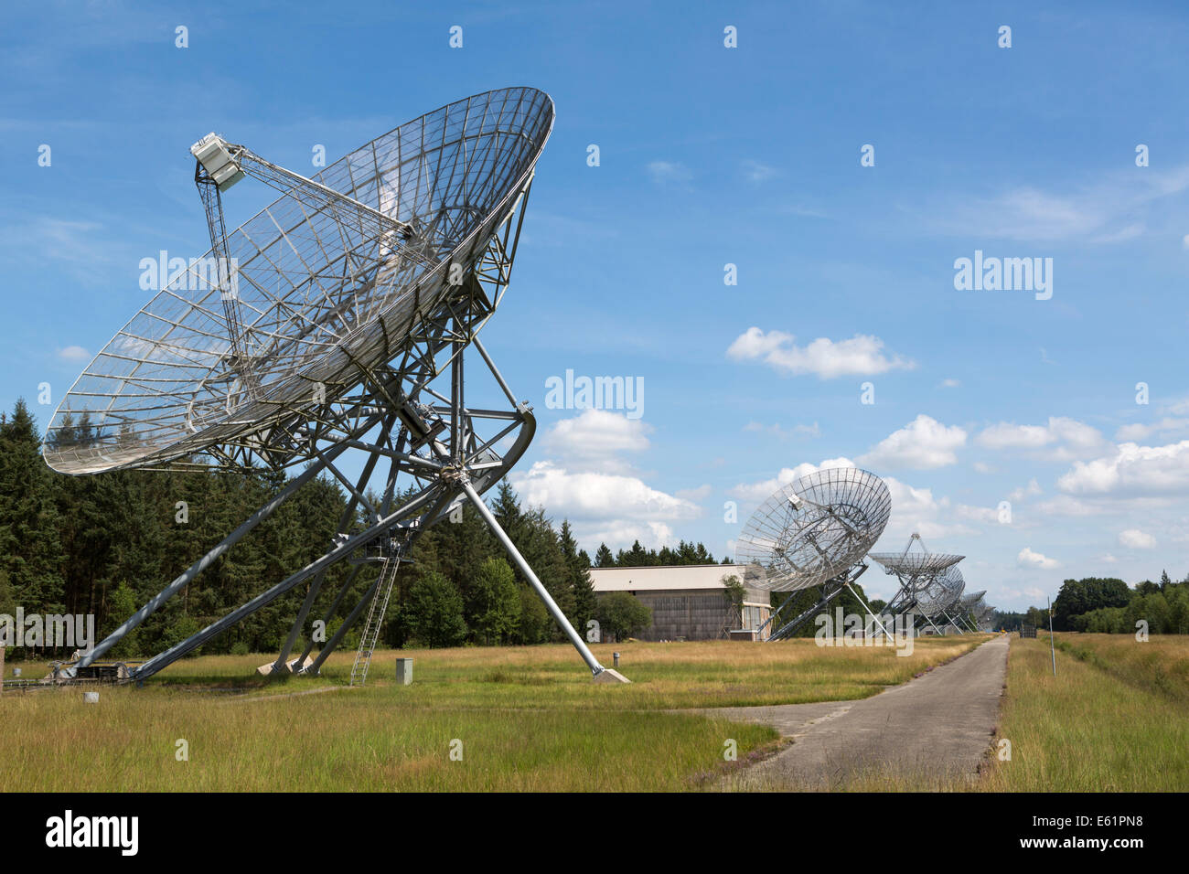 Radio observatory (Westerbork Synthesis Radio Telescope) at Hooghalen in  the province of Drenthe in the Netherlands Stock Photo - Alamy