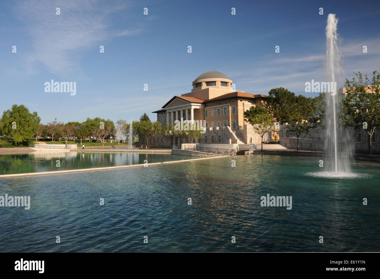Water fountain and lage at Soka University of America (SUA) is a university located in Aliso Viejo, California Stock Photo