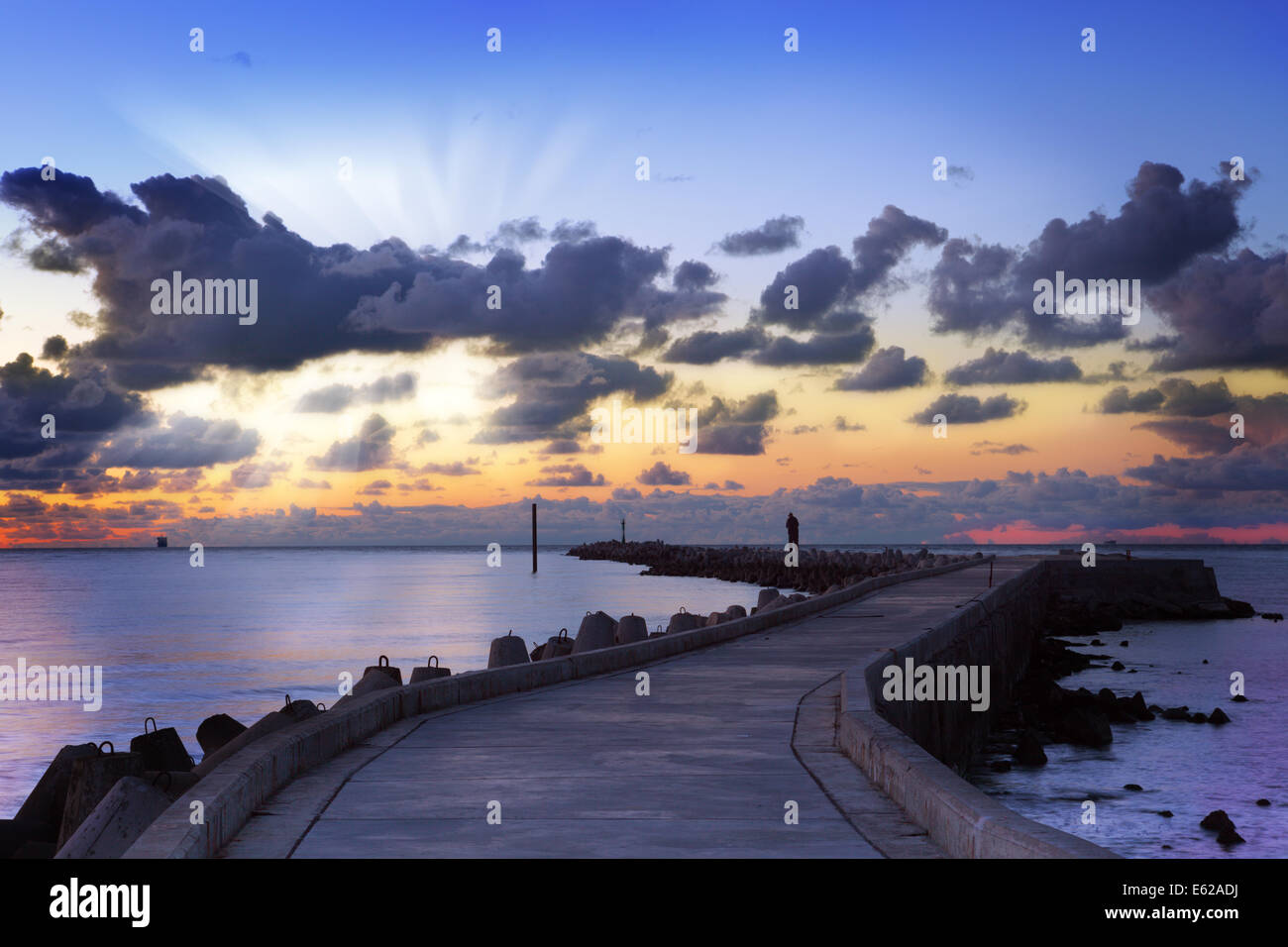 Man dark alone sunset hi-res stock photography and images - Alamy