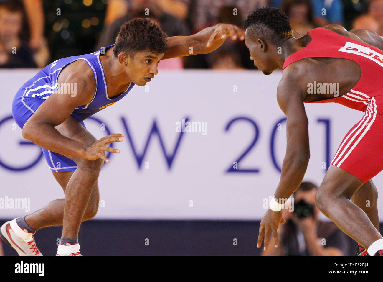 Abdulai Rogers of Sierra Leone (red) v Chamara Perera of Sri Lanka