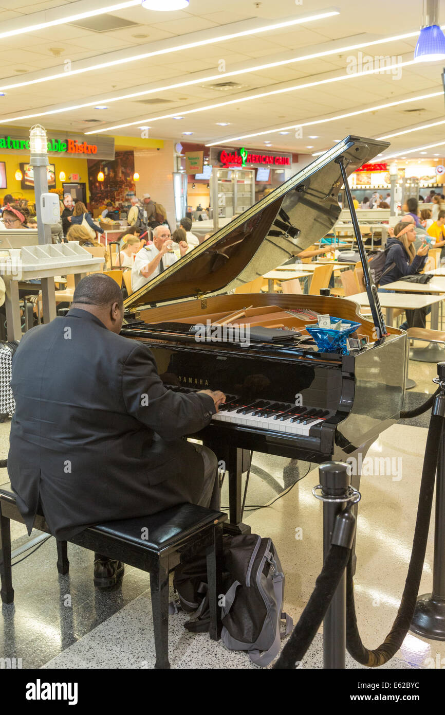 jazz piano player, Hartsfield-Jackson Atlanta International Airport, Georgia, USA Stock Photo
