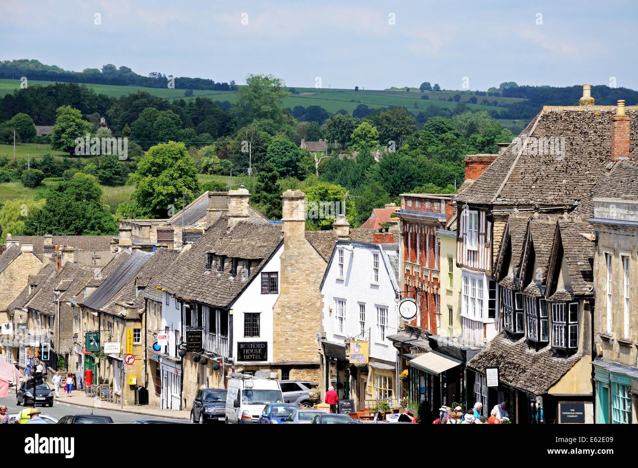 Burford high street shops hi-res stock photography and images - Alamy